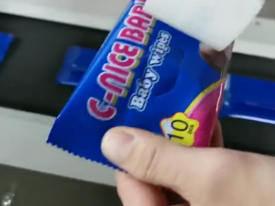 全自动包装机包装酒精作业现场