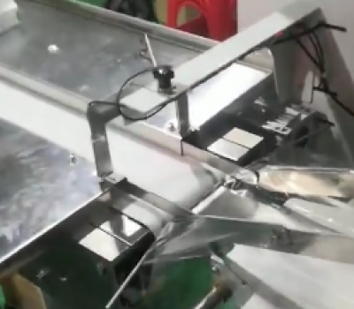 全自动包装机包装护目镜作业现场