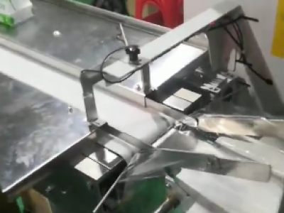 全自动包装机包装护目镜作业现场